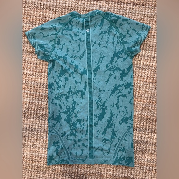 Lululemon Swiftly Tech Short Sleeve Crew Size 6
Heathered Forage Teal - Picture 6 of 8